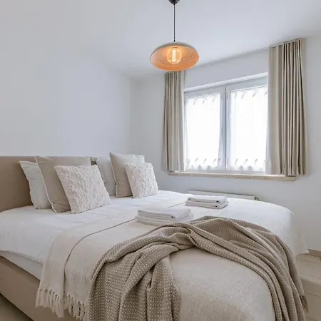 Huswell - Lovely In The Heart Of Apartamento *