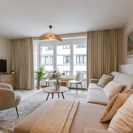 Huswell - Lovely In The Heart Of Apartamento
