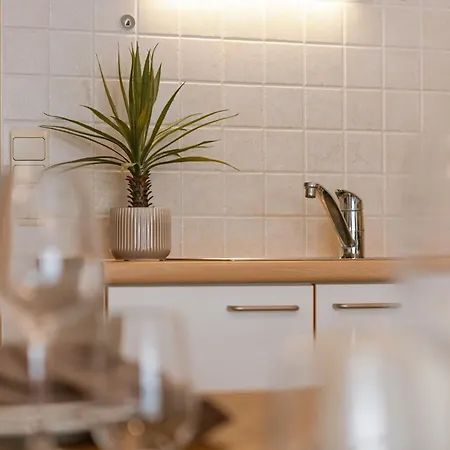 Huswell - Lovely In The Heart Of Apartamento